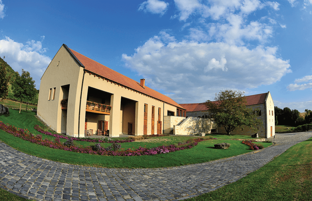 BBéres estate building Tokaj