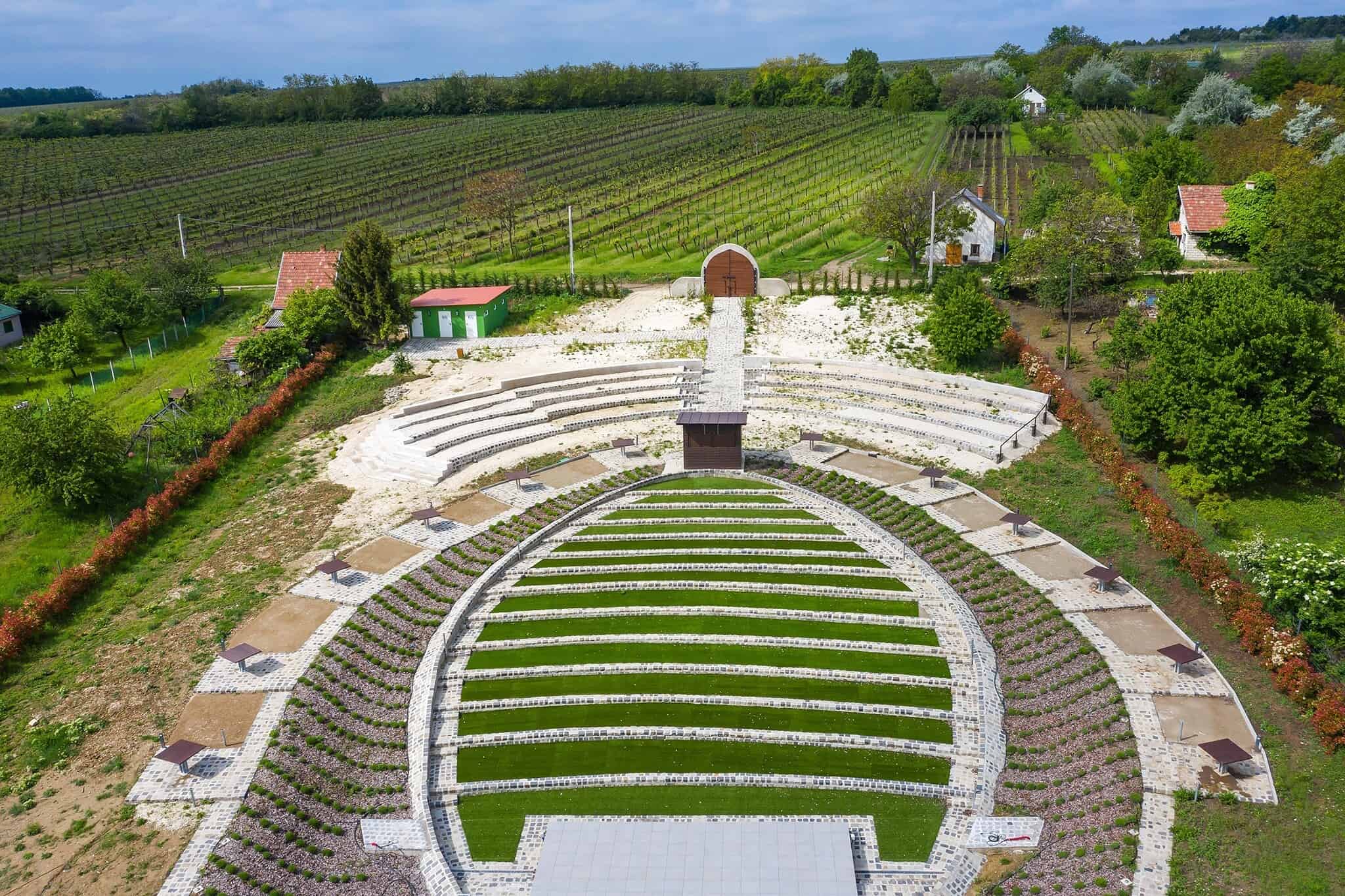 Haraszthy Winery, Etyek The show must go on! Haraszthy Winery boasts an Amphiteater within the estate with frequent performances. Concerts are held in the evening, but in the morning the best programme is on: harvest in the surrounding vineyards!