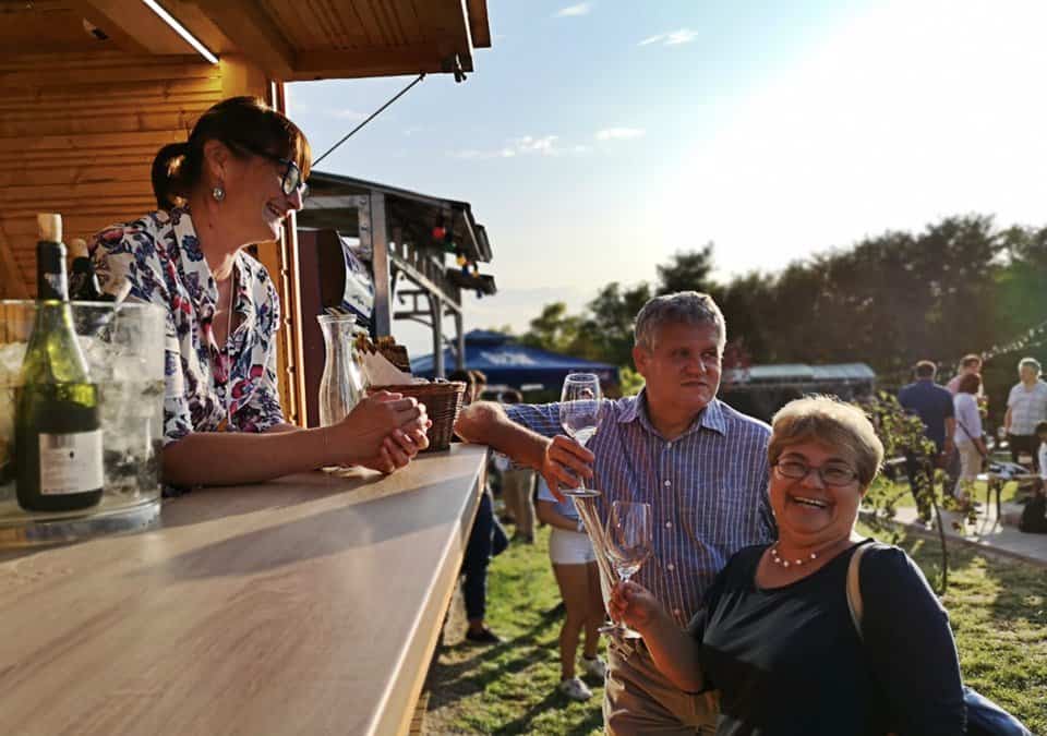 Kriszti Csetvei pouring wine at the 2nd Hungarian Gettogether (August 2019), which took place in Csetvei garden