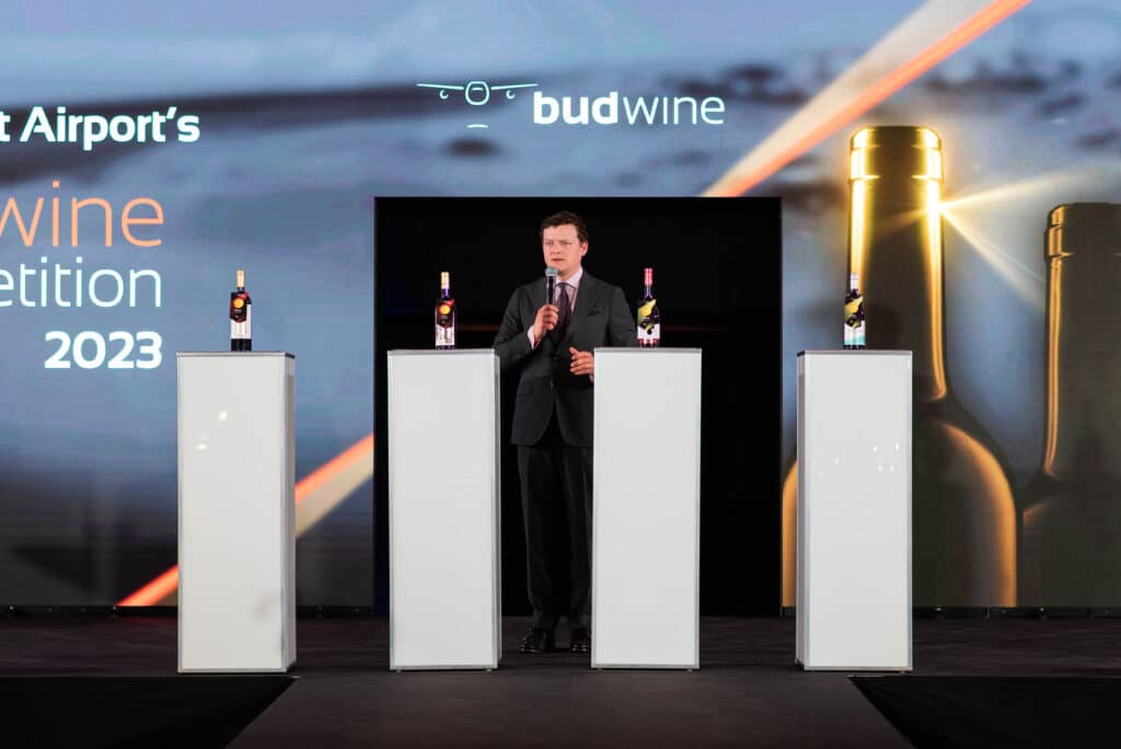 The 4 winners and Zsolt Tiffán, one of the hosts of the wine contest