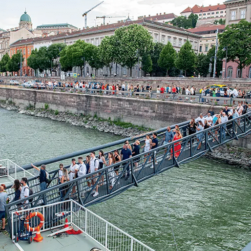 Winelovers River Night wine tasting in Budapest, Hungary